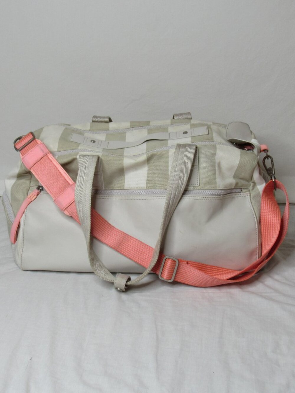 Lululemon YOGA ON THE RUN DUFFEL Stripe Dune Pink Bag